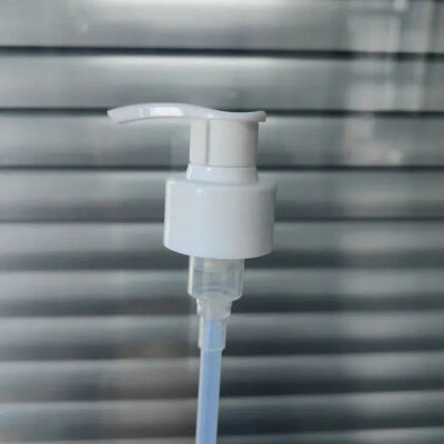 Stock Factory Direct Wholesale Zwart 28/410 Links-rechts slot met clip gladde lotion pomp voor cosmetische flessen