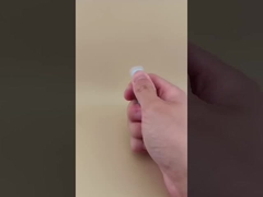 Blauwe kleine lipbalsemverpakking met helder geribbed deksel voor lippenstift