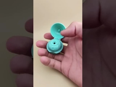 Cyaan plastic glad matte bolvormig deksel voor cosmeticaflessen