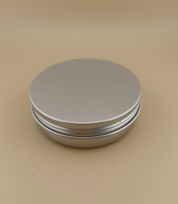 Grote zilveren aluminium koffer met schroefkap voor cosmetica