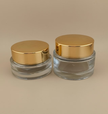 Transparante glazen crème pot met gouden schroefdeksel voor dameslotion