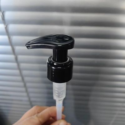 PP-lotionpomp met fijn geribbelde sluiting zadelkop Plastic schroef slot lotionpomp