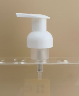Delicaat ontwerp witte plastic schuimpomp voor shampooflessen