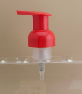 Delicaat ontworpen rode plastic schuimpomp voor shampooflessen