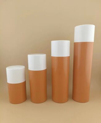 Nieuw ontwerp Bruine draagbare plastic luchtloze fles en reisgemak met witte hoes
