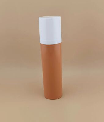 Nieuw ontwerp Bruine draagbare plastic luchtloze fles en reisgemak met witte hoes 1A