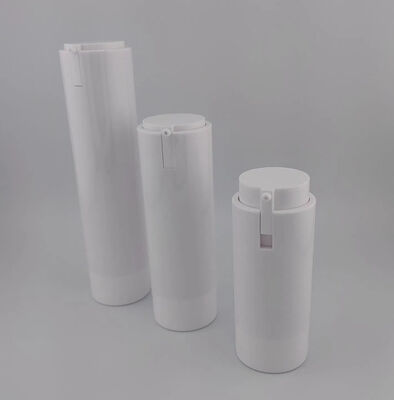 Witte draagbare airless pompfles en reisgemak voor gezichtsverzorging