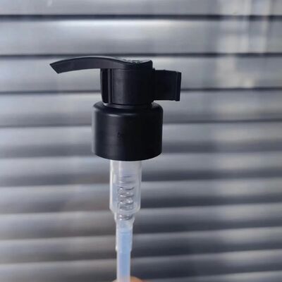 Nieuw ontwerp 24mm 28mm Plastic Lotion Pump met linker-rechts slot Twist Lotion Pump met clip