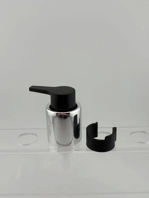 28/410 Matzwarte plastic crèmepomp met clip voor cosmeticaverpakkingen