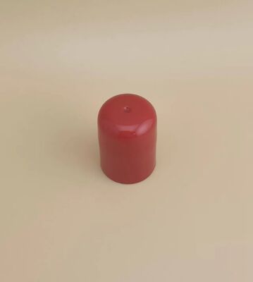 Mooi ontworpen rode plastic dop voor huidverzorgingsflessen