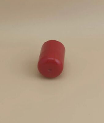 Mooi ontworpen rode plastic dop voor huidverzorgingsflessen