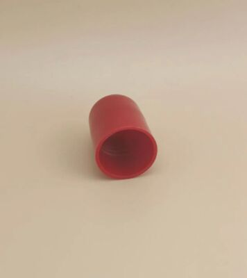 Mooi ontworpen rode plastic dop voor huidverzorgingsflessen