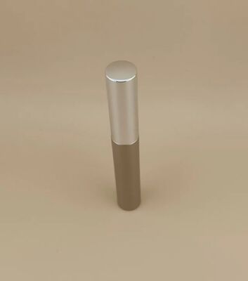 Wimperborstel in flesje met gouden aluminium schroefdeksel voor dames