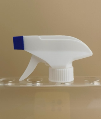 PP Plastic Witte Trigger Pump Sprayer Rode Knop K101-8 voor Cosmetische Flessen