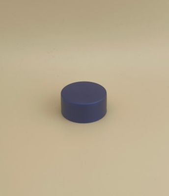 Delicaat ontworpen donkerblauwe plastic dop voor huidverzorgingsflessen